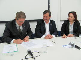 Assinatura de registro de terras da UFFS