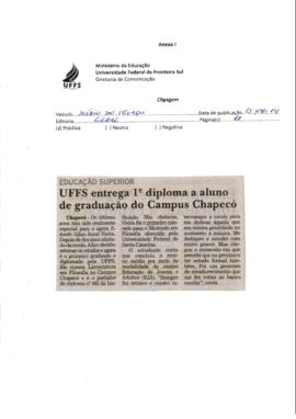 UFFS entrega 1° diploma a aluno de graduação do campus Chapecó