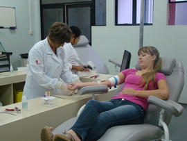 Servidores em atividade de doação de sangue