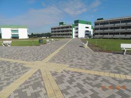 Execução de rotas acessíveis entre os blocos e estacionamento – Campus Chapecó