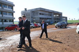 Prefeito e vice-prefeito visitam as obras do campus Chapecó