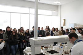 Visita de estudantes aos laboratórios do Campus Chapecó