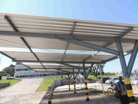 Construção da cobertura de veículos oficiais no Campus Passo Fundo