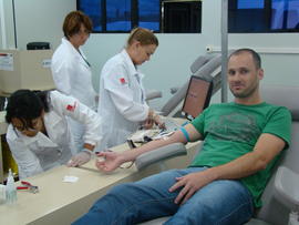 Servidores em atividade de doação de sangue